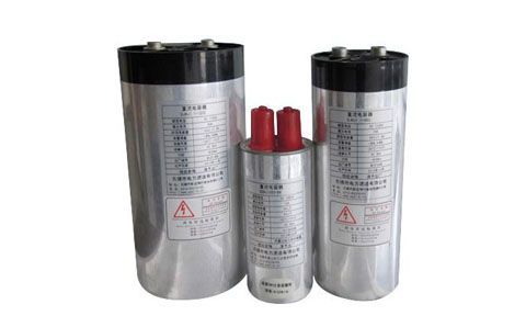 哪些環境會對電容器的性能產生影響？