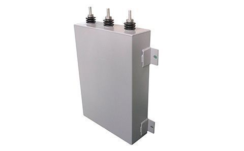 電容器的電容量一般是多少？可能與什么有關？