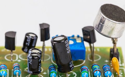 無功補償電容器漏油，可以繼續使用嗎？